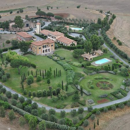 Casale Di Tormaggiore Villa And Country Suites โปเมเซีย ภายนอก รูปภาพ