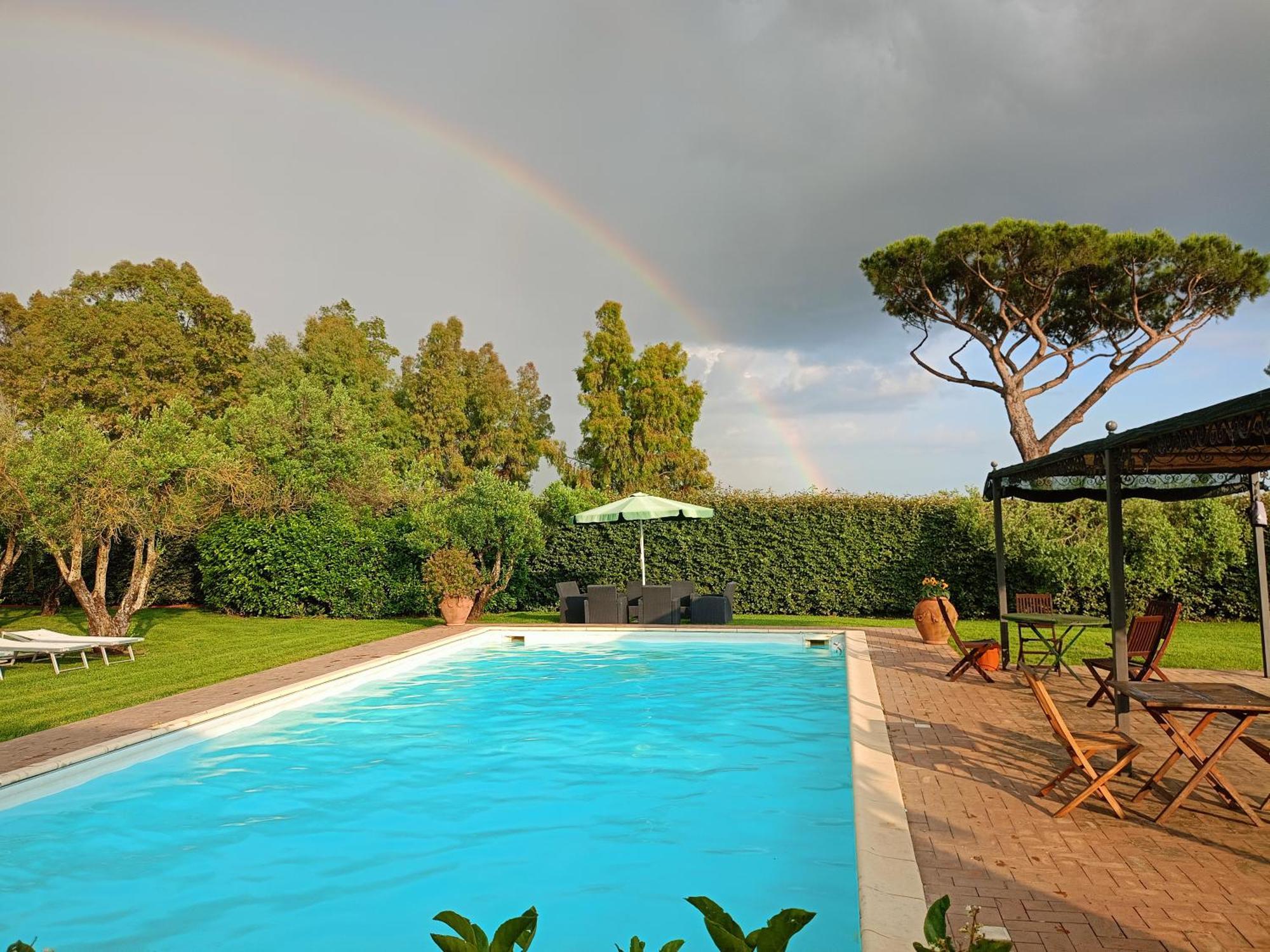 Casale Di Tormaggiore Villa And Country Suites โปเมเซีย ภายนอก รูปภาพ