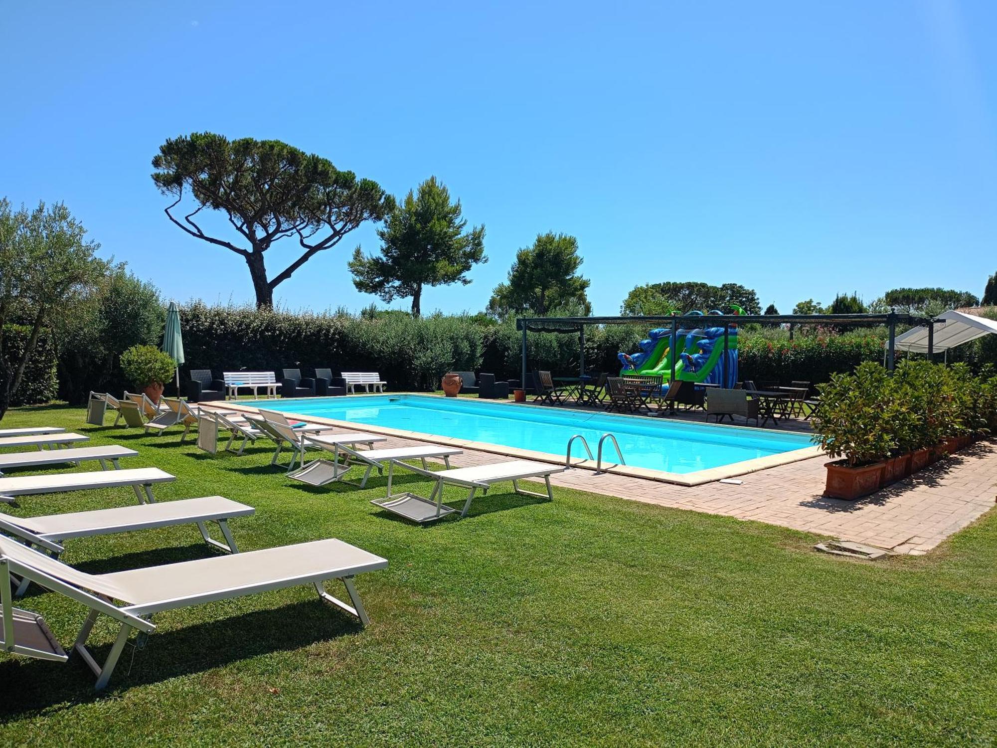 Casale Di Tormaggiore Villa And Country Suites โปเมเซีย ภายนอก รูปภาพ