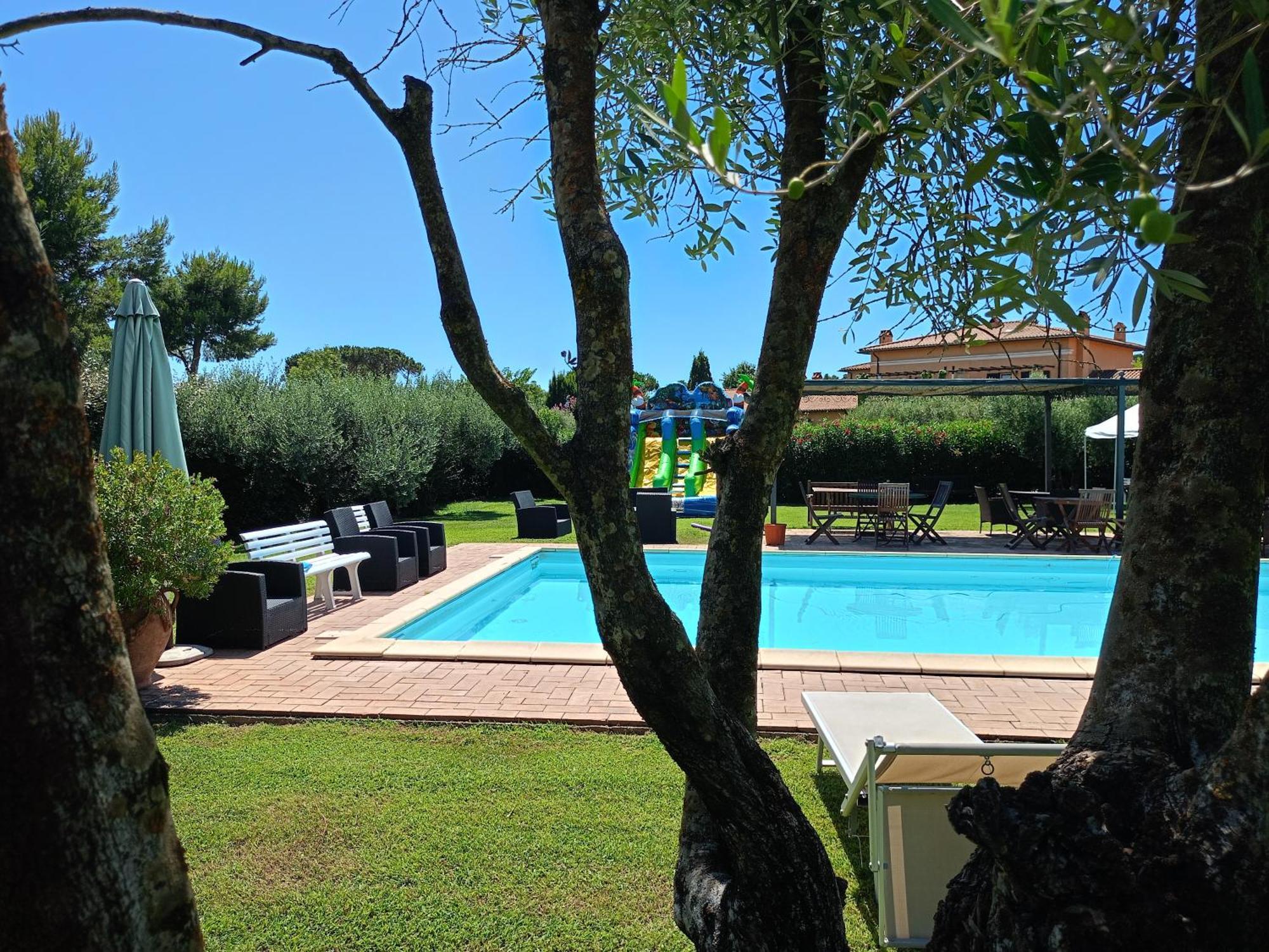Casale Di Tormaggiore Villa And Country Suites โปเมเซีย ภายนอก รูปภาพ