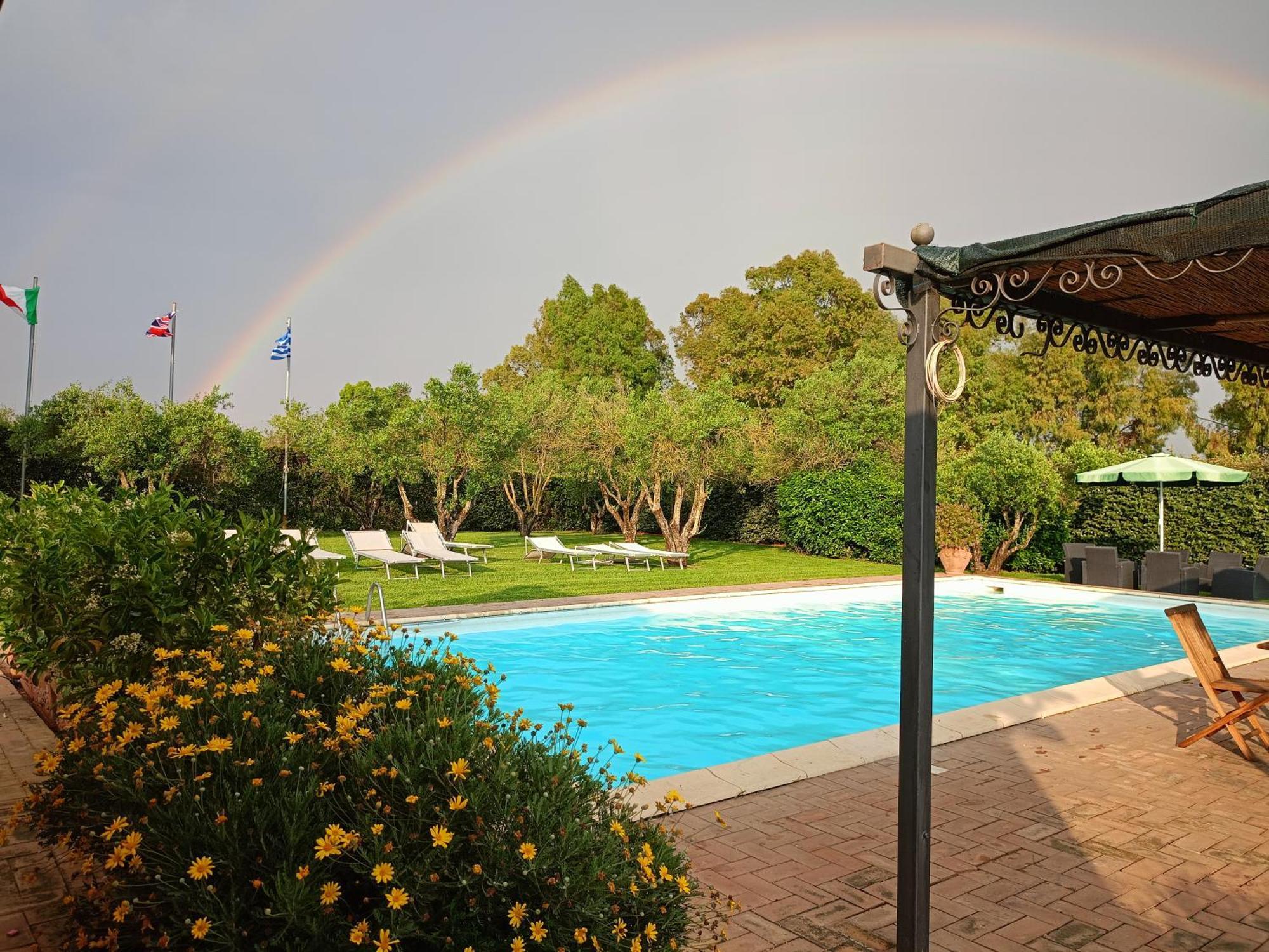 Casale Di Tormaggiore Villa And Country Suites โปเมเซีย ภายนอก รูปภาพ