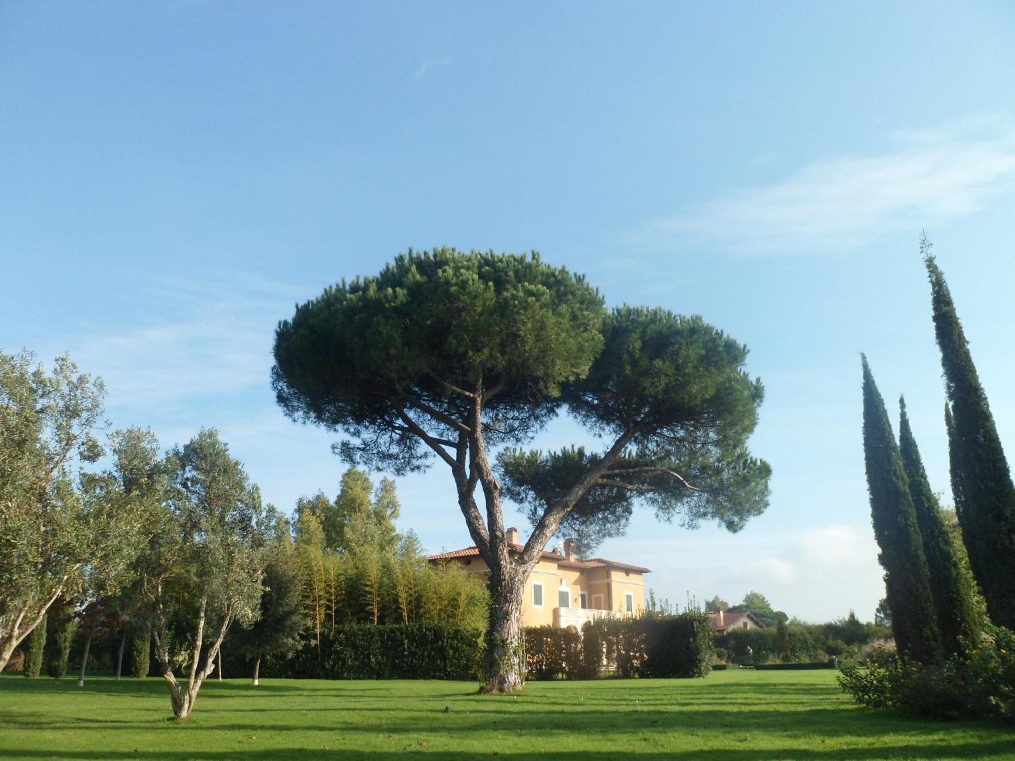 Casale Di Tormaggiore Villa And Country Suites โปเมเซีย ภายนอก รูปภาพ