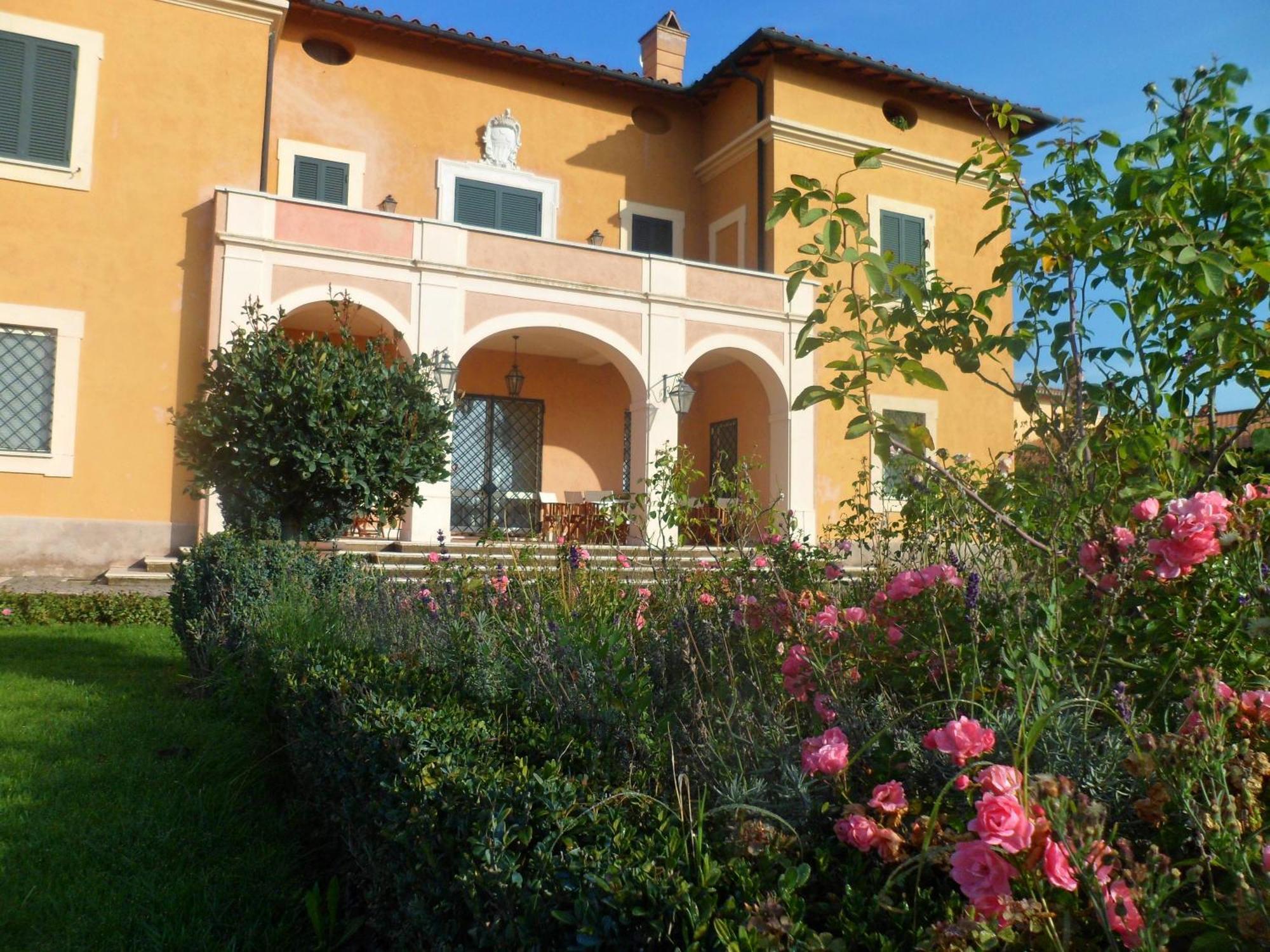Casale Di Tormaggiore Villa And Country Suites โปเมเซีย ภายนอก รูปภาพ