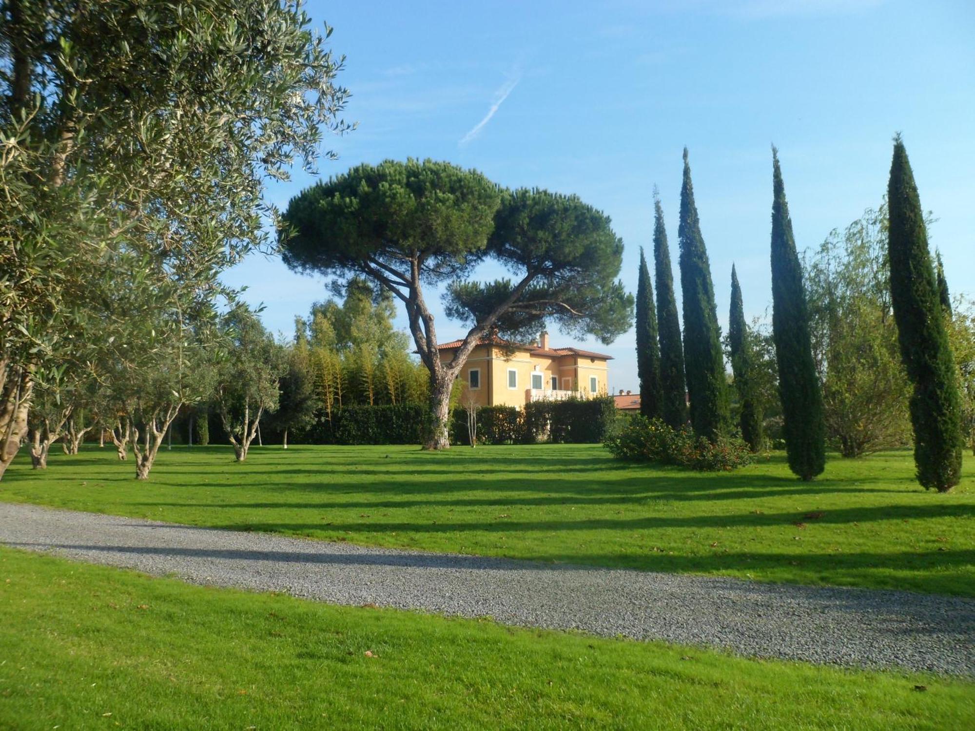 Casale Di Tormaggiore Villa And Country Suites โปเมเซีย ภายนอก รูปภาพ