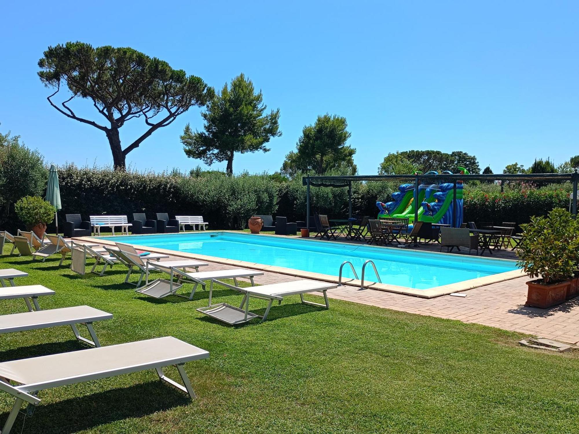 Casale Di Tormaggiore Villa And Country Suites โปเมเซีย ภายนอก รูปภาพ