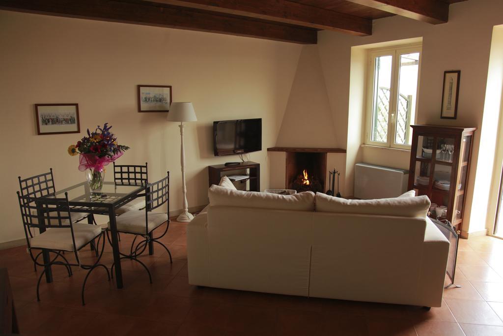 Casale Di Tormaggiore Villa And Country Suites โปเมเซีย ภายนอก รูปภาพ