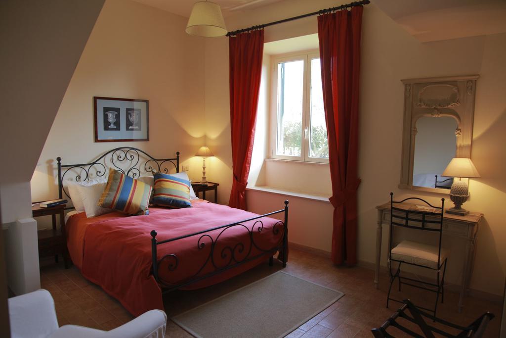 Casale Di Tormaggiore Villa And Country Suites โปเมเซีย ภายนอก รูปภาพ