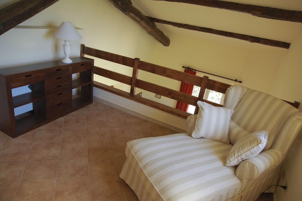Casale Di Tormaggiore Villa And Country Suites โปเมเซีย ภายนอก รูปภาพ