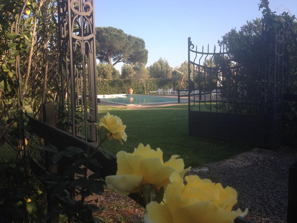 Casale Di Tormaggiore Villa And Country Suites โปเมเซีย ภายนอก รูปภาพ