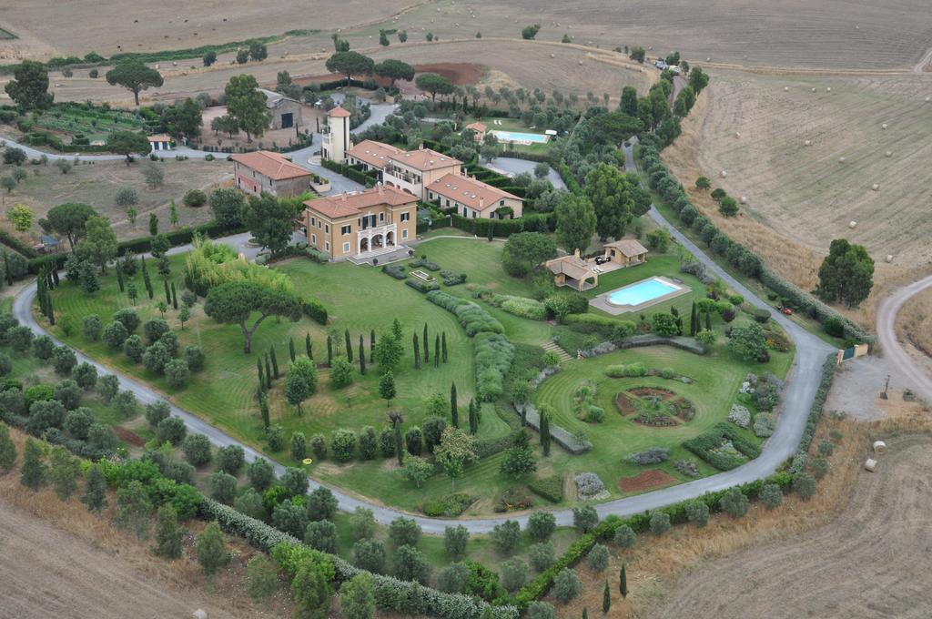 Casale Di Tormaggiore Villa And Country Suites โปเมเซีย ภายนอก รูปภาพ