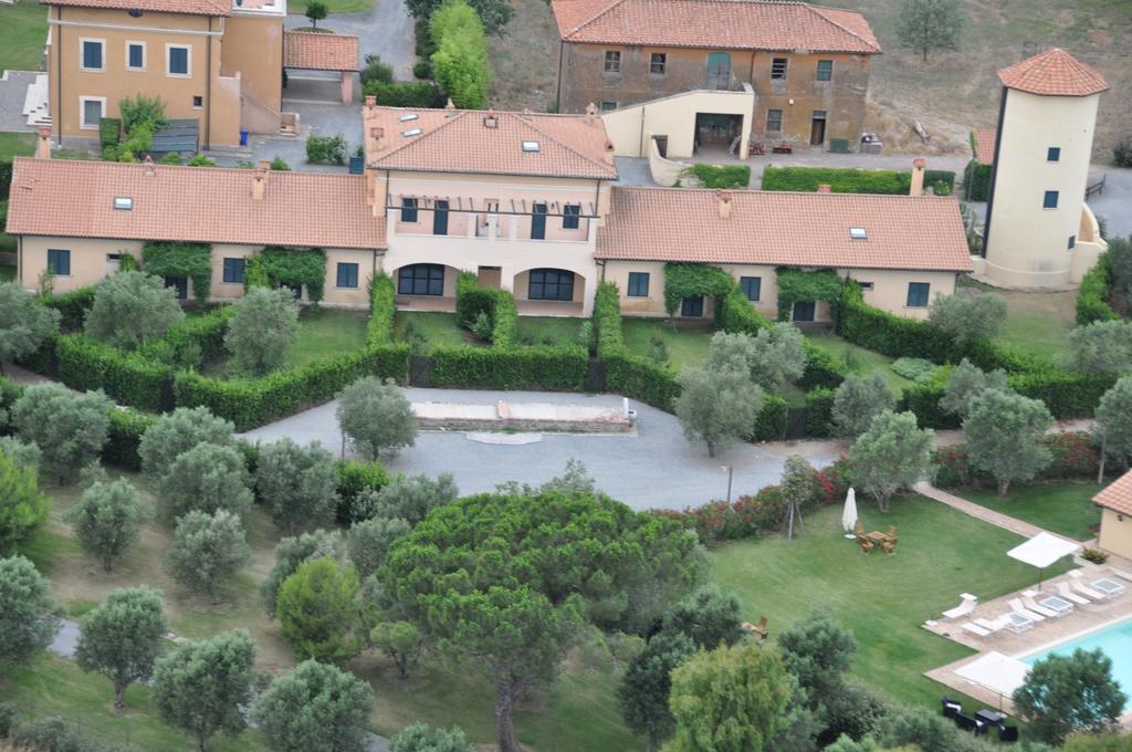 Casale Di Tormaggiore Villa And Country Suites โปเมเซีย ภายนอก รูปภาพ