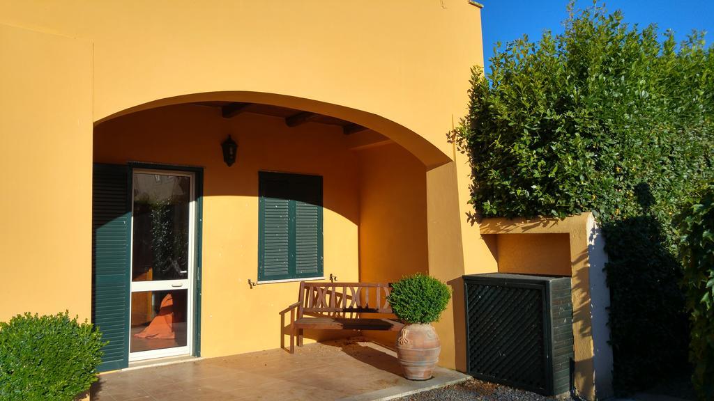 Casale Di Tormaggiore Villa And Country Suites โปเมเซีย ภายนอก รูปภาพ