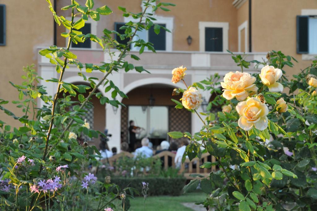 Casale Di Tormaggiore Villa And Country Suites โปเมเซีย ภายนอก รูปภาพ