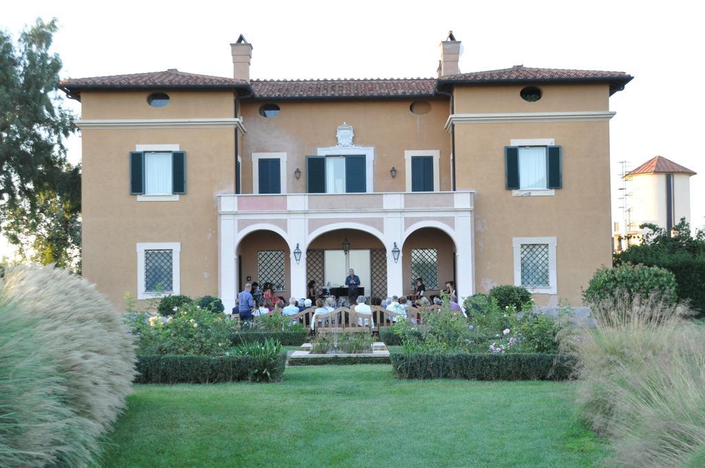 Casale Di Tormaggiore Villa And Country Suites โปเมเซีย ภายนอก รูปภาพ