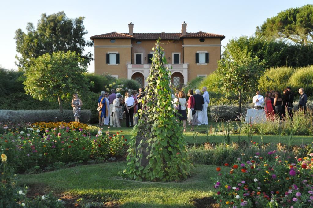 Casale Di Tormaggiore Villa And Country Suites โปเมเซีย ภายนอก รูปภาพ