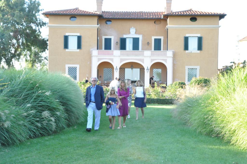 Casale Di Tormaggiore Villa And Country Suites โปเมเซีย ภายนอก รูปภาพ