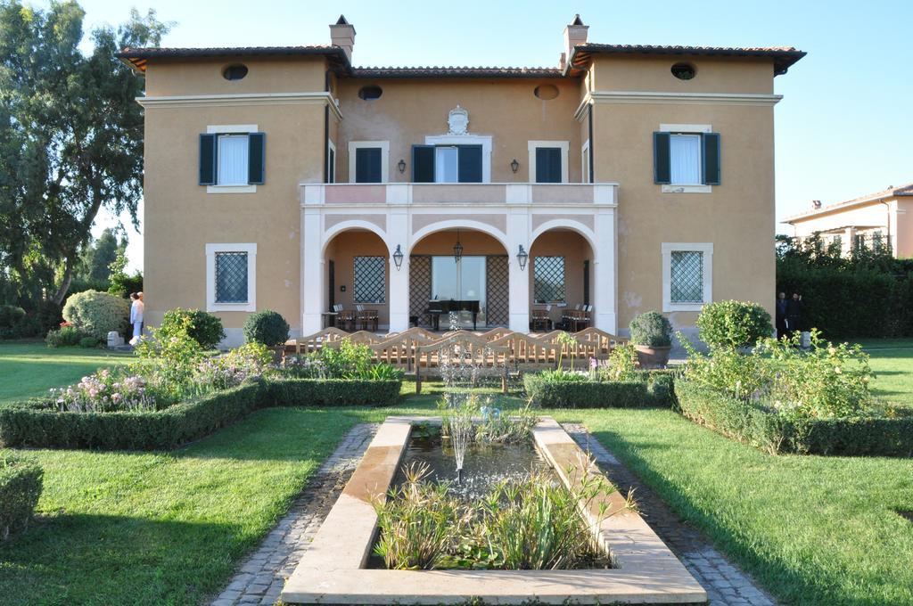 Casale Di Tormaggiore Villa And Country Suites โปเมเซีย ภายนอก รูปภาพ