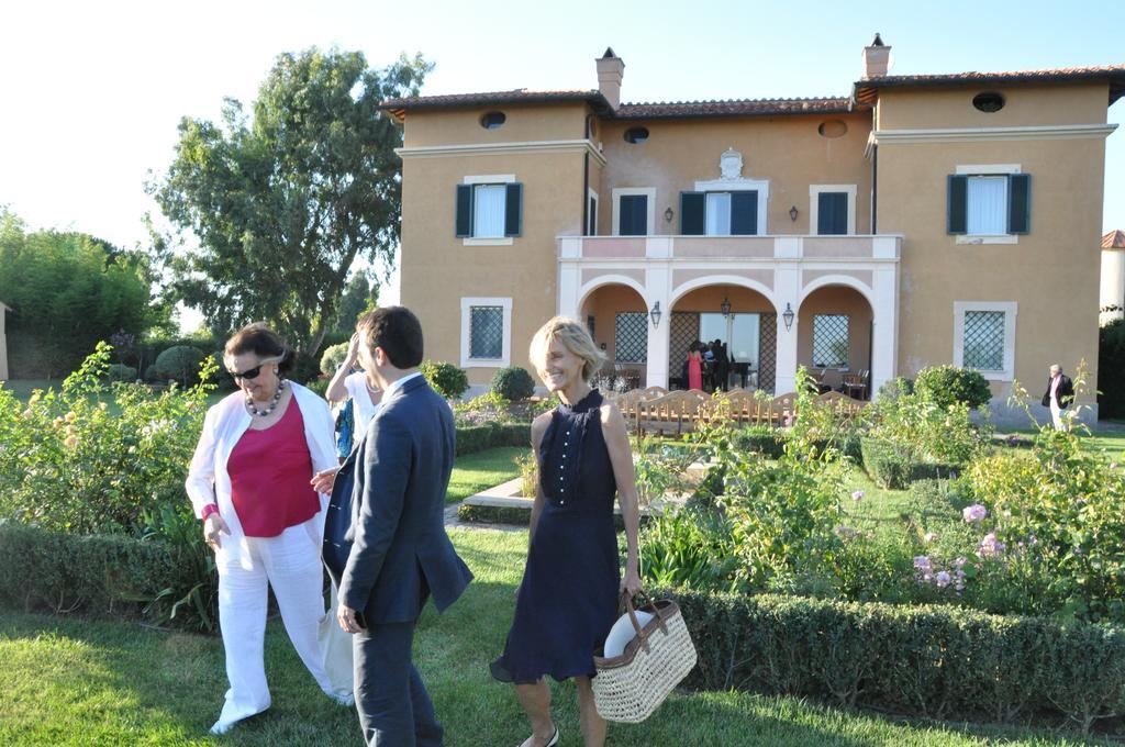 Casale Di Tormaggiore Villa And Country Suites โปเมเซีย ภายนอก รูปภาพ