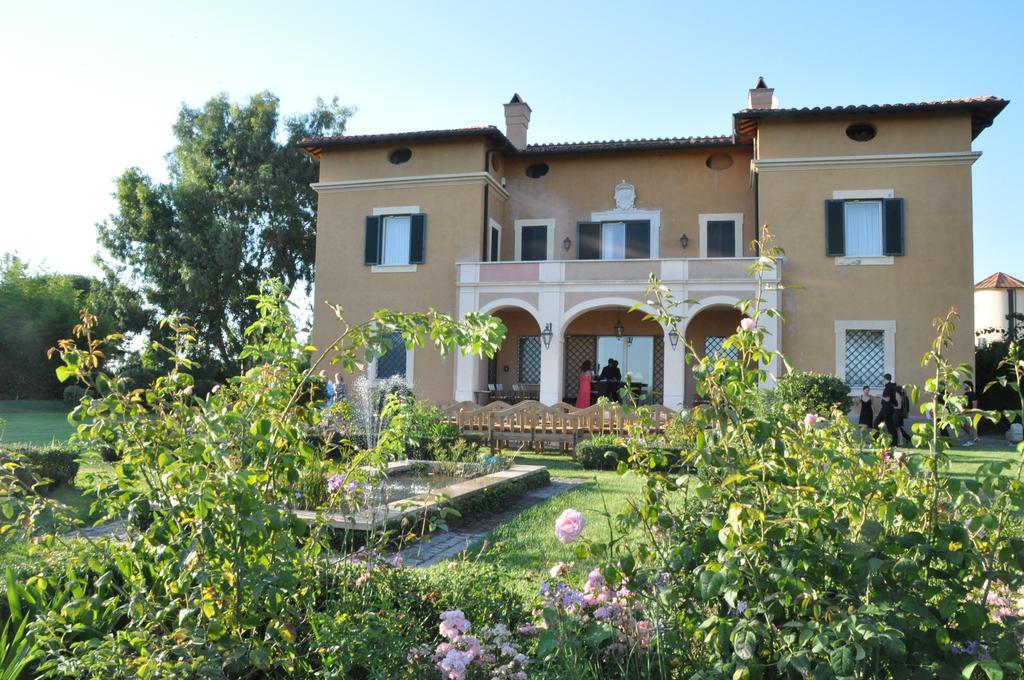 Casale Di Tormaggiore Villa And Country Suites โปเมเซีย ภายนอก รูปภาพ