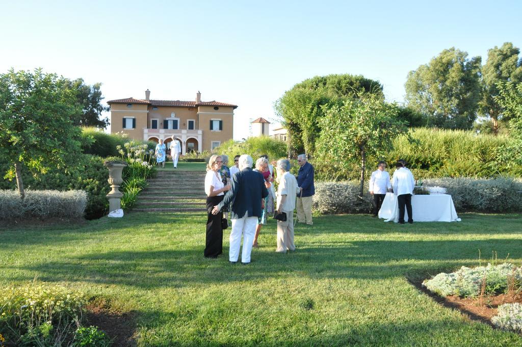 Casale Di Tormaggiore Villa And Country Suites โปเมเซีย ภายนอก รูปภาพ
